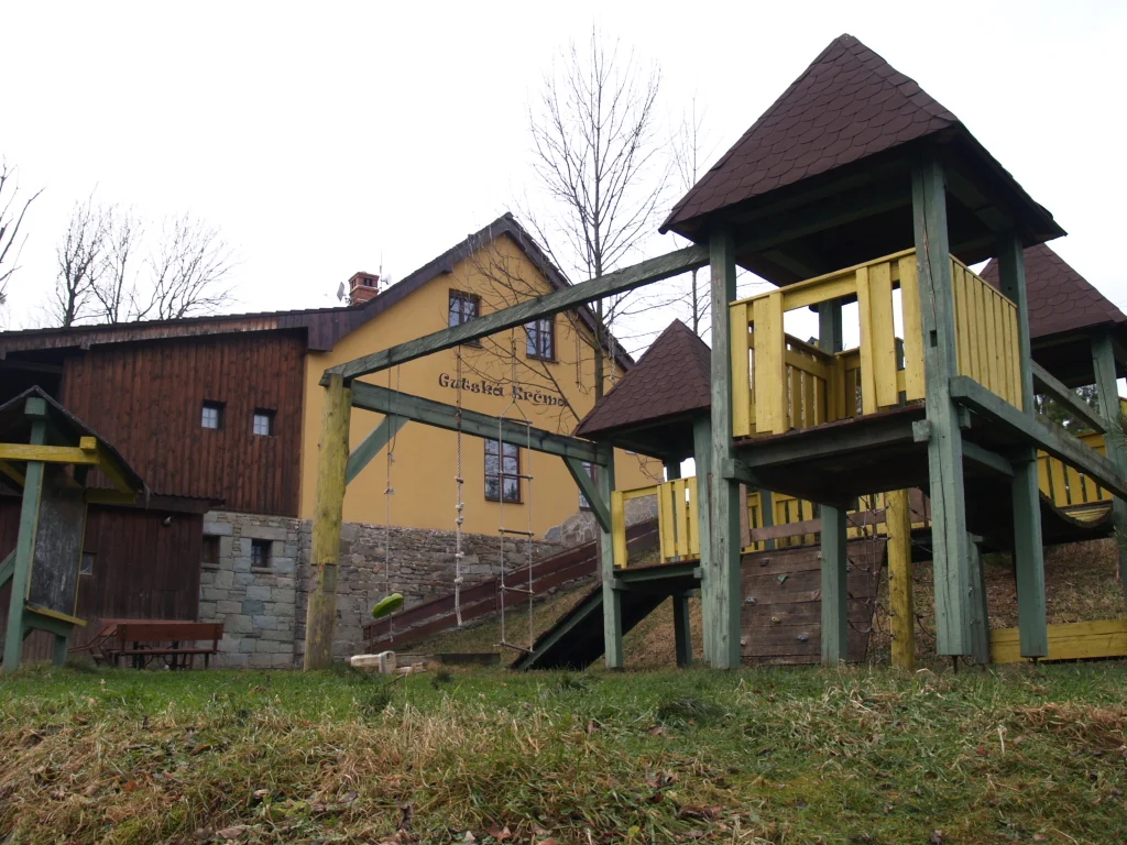 Dětské hřiště — Gutská krčma